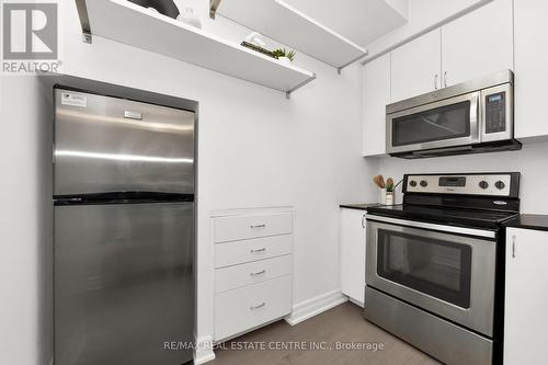 302 - 58 Macaulay Avenue, Toronto, ON - Indoor Photo Showing Kitchen
