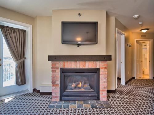 Salon - 344-444-160 Ch. Du Curé-Deslauriers, Mont-Tremblant, QC - Indoor Photo Showing Living Room With Fireplace