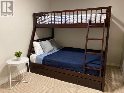 27 - 162 Settlers Way, Blue Mountains, ON - Indoor Photo Showing Bedroom