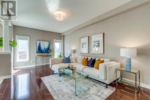 42 Sexton Crescent, Hamilton, ON - Indoor Photo Showing Living Room