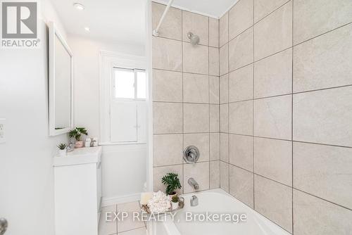 56 - 54 William Street, Brantford, ON - Indoor Photo Showing Bathroom
