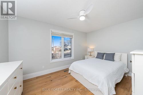 3075 Lake View Avenue, Plympton-Wyoming, ON - Indoor Photo Showing Bedroom