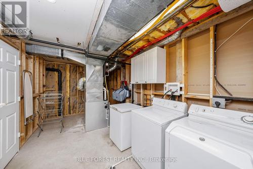 3075 Lake View Avenue, Plympton-Wyoming, ON - Indoor Photo Showing Laundry Room