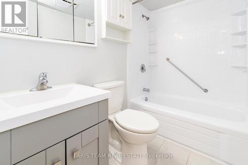 205 - 414 Blake Street, Barrie, ON - Indoor Photo Showing Bathroom