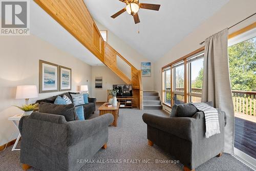 38 Aino Beach Road, Kawartha Lakes, ON - Indoor Photo Showing Living Room