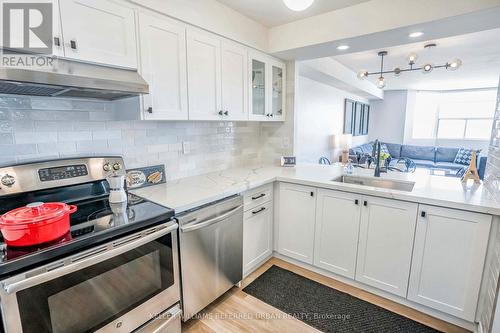 1411 - 3845 Lake Shore Boulevard, Toronto, ON - Indoor Photo Showing Kitchen With Upgraded Kitchen
