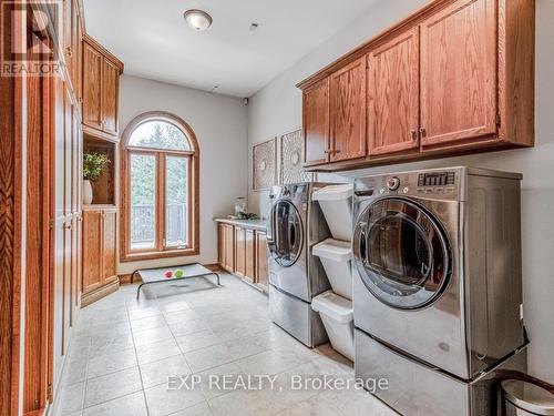 2 High Forest Court, Caledon, ON - Indoor Photo Showing Laundry Room