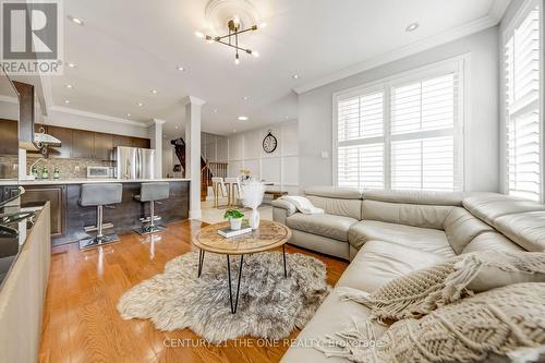 112 Catalpa Crescent, Vaughan, ON - Indoor Photo Showing Living Room