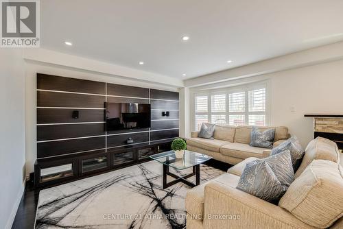 47 Rush Road, Aurora, ON - Indoor Photo Showing Living Room