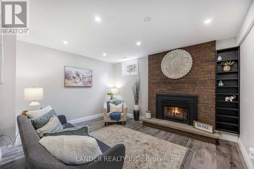 4 Red Mills Drive, East Gwillimbury, ON - Indoor Photo Showing Living Room With Fireplace