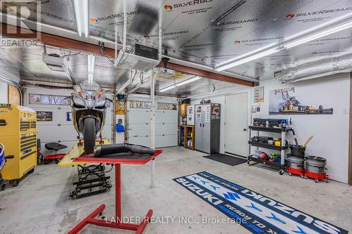 4 Red Mills Drive, East Gwillimbury, ON - Indoor Photo Showing Garage