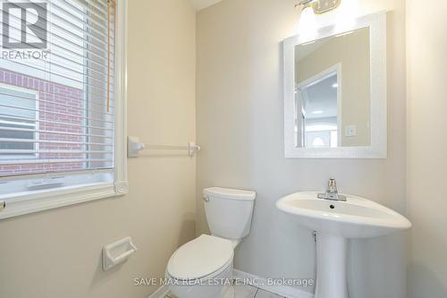 5 Mugford Road, Aurora, ON - Indoor Photo Showing Bathroom