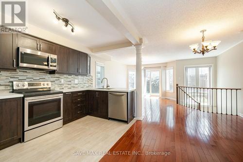 5 Mugford Road, Aurora, ON - Indoor Photo Showing Kitchen With Stainless Steel Kitchen With Upgraded Kitchen