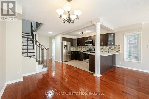 5 Mugford Road, Aurora, ON - Indoor Photo Showing Kitchen With Upgraded Kitchen