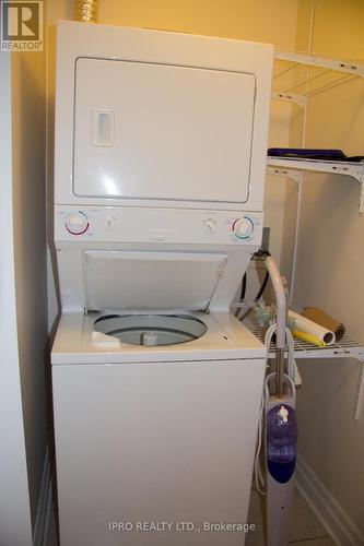 8 - 885 Lakeshore Road E, Mississauga, ON - Indoor Photo Showing Laundry Room