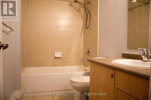 8 - 885 Lakeshore Road E, Mississauga, ON - Indoor Photo Showing Bathroom