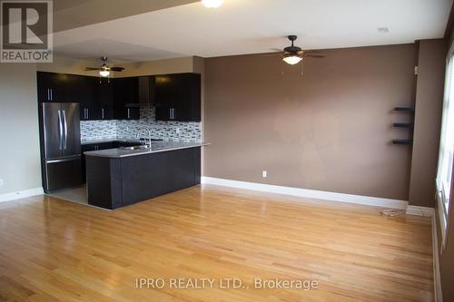 8 - 885 Lakeshore Road E, Mississauga, ON - Indoor Photo Showing Kitchen With Double Sink