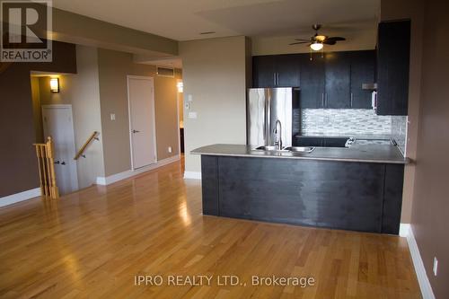 8 - 885 Lakeshore Road E, Mississauga, ON - Indoor Photo Showing Kitchen