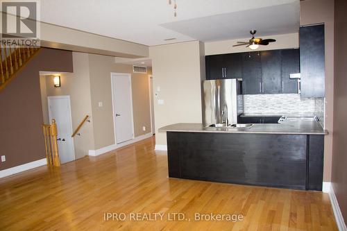 8 - 885 Lakeshore Road E, Mississauga, ON - Indoor Photo Showing Kitchen With Double Sink