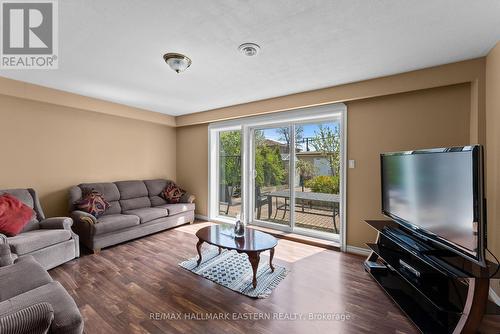 167 Regina Avenue, Toronto, ON - Indoor Photo Showing Living Room