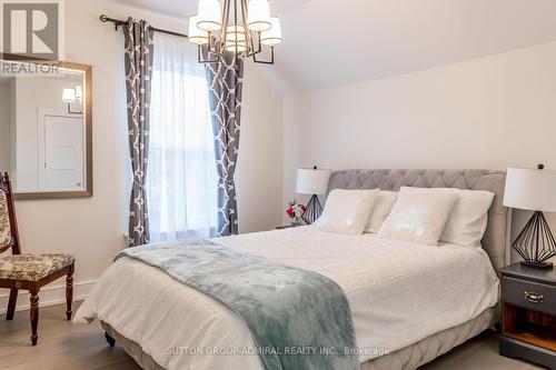 97 Laclie Street, Orillia, ON - Indoor Photo Showing Bedroom