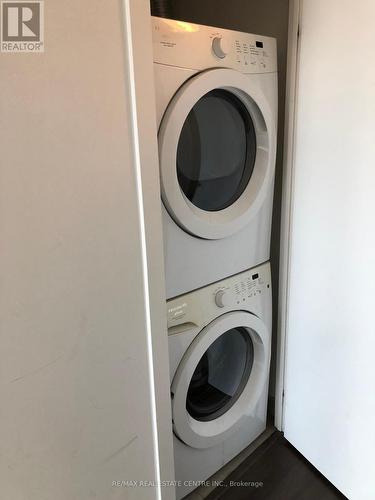 2202 - 225 Sackville Street, Toronto, ON - Indoor Photo Showing Laundry Room