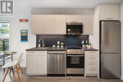 1 - 260 Finch Avenue E, Toronto, ON - Indoor Photo Showing Kitchen