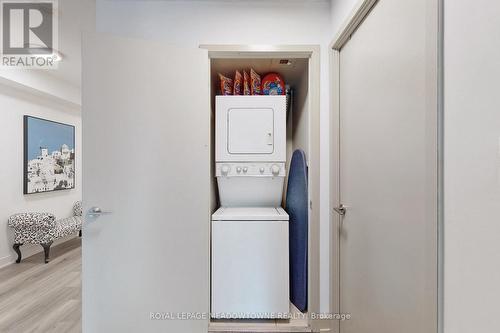301 - 126 Simcoe Street, Toronto, ON - Indoor Photo Showing Laundry Room