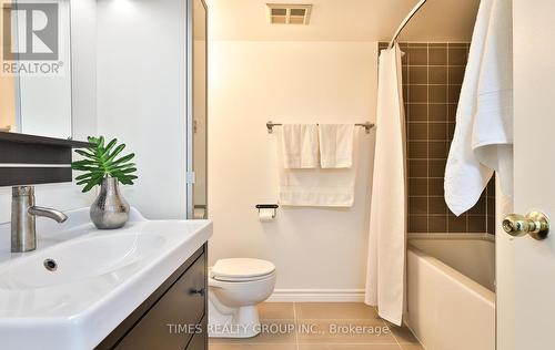 1201 - 117 Gerrard Street, Toronto, ON - Indoor Photo Showing Bathroom