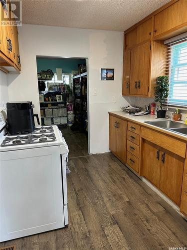 301 Belfast Street, North Portal, SK - Indoor Photo Showing Kitchen