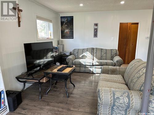 301 Belfast Street, North Portal, SK - Indoor Photo Showing Living Room