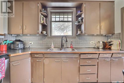 3438 Victoria Avenue, Regina, SK - Indoor Photo Showing Kitchen With Double Sink