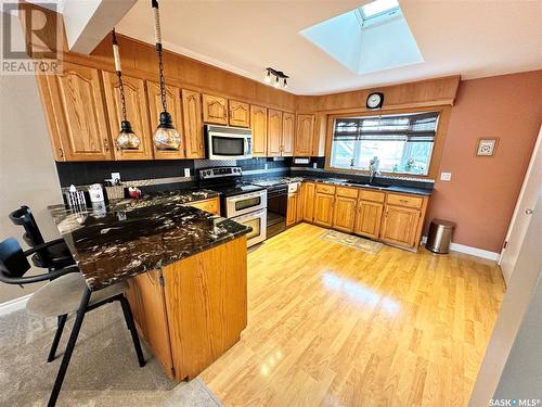 28 Hartney Bay, Weyburn, SK - Indoor Photo Showing Kitchen