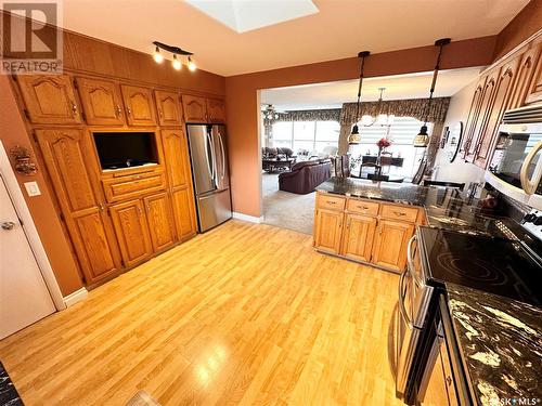 28 Hartney Bay, Weyburn, SK - Indoor Photo Showing Kitchen