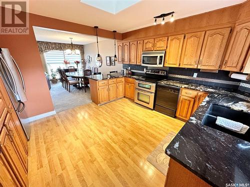 28 Hartney Bay, Weyburn, SK - Indoor Photo Showing Kitchen