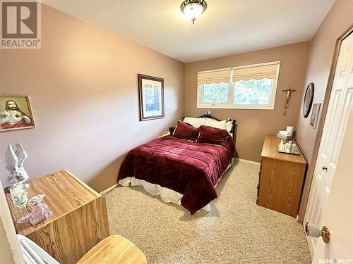 28 Hartney Bay, Weyburn, SK - Indoor Photo Showing Bedroom