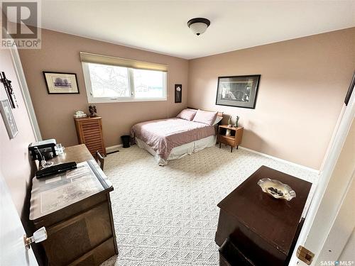 28 Hartney Bay, Weyburn, SK - Indoor Photo Showing Bedroom