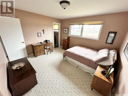 28 Hartney Bay, Weyburn, SK - Indoor Photo Showing Bedroom