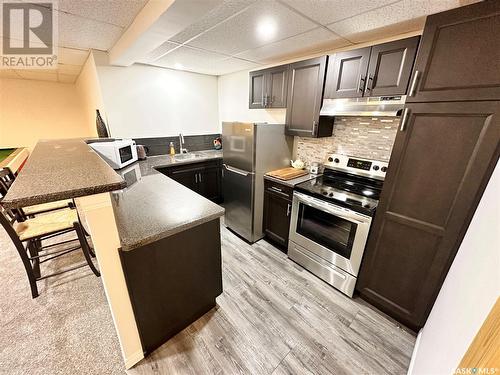 28 Hartney Bay, Weyburn, SK - Indoor Photo Showing Kitchen