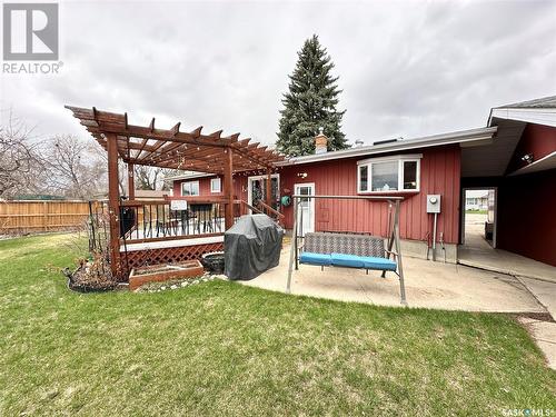 28 Hartney Bay, Weyburn, SK - Outdoor With Deck Patio Veranda