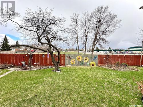 28 Hartney Bay, Weyburn, SK - Outdoor