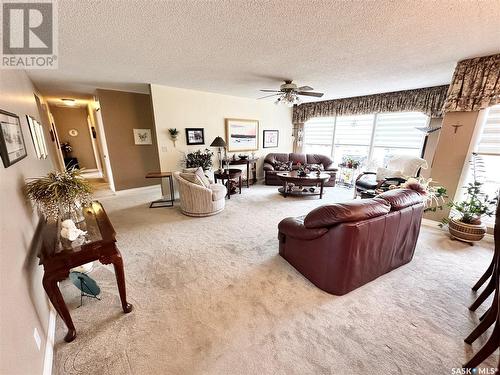 28 Hartney Bay, Weyburn, SK - Indoor Photo Showing Other Room