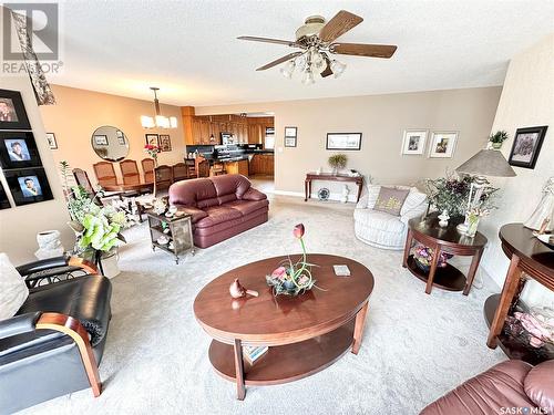 28 Hartney Bay, Weyburn, SK - Indoor Photo Showing Living Room