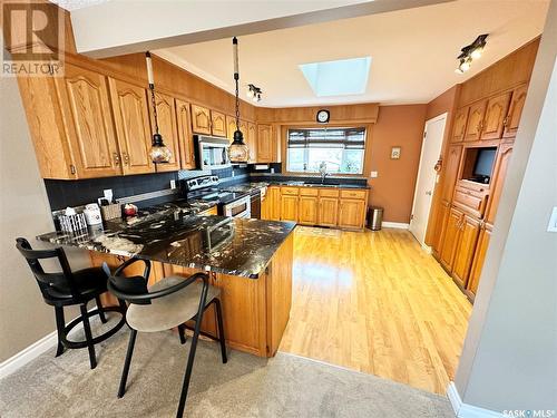 28 Hartney Bay, Weyburn, SK - Indoor Photo Showing Kitchen