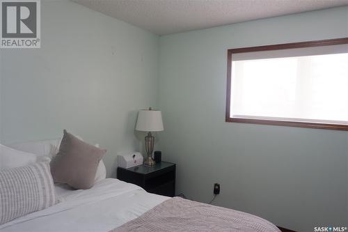 901 Connaught Avenue, Limerick, SK - Indoor Photo Showing Bedroom