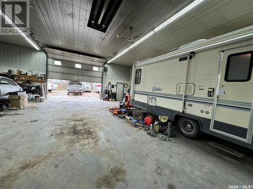 901 Connaught Avenue, Limerick, SK - Indoor Photo Showing Garage