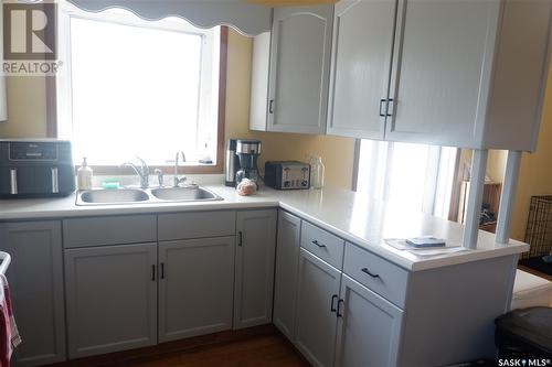 901 Connaught Avenue, Limerick, SK - Indoor Photo Showing Kitchen With Double Sink