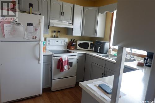 901 Connaught Avenue, Limerick, SK - Indoor Photo Showing Kitchen