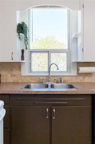 296 Balmoral Avenue N, Hamilton, ON - Indoor Photo Showing Kitchen With Double Sink