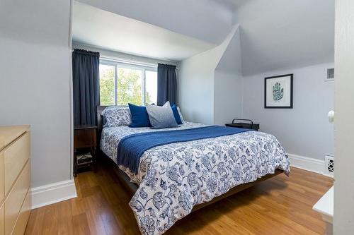 296 Balmoral Avenue N, Hamilton, ON - Indoor Photo Showing Bedroom
